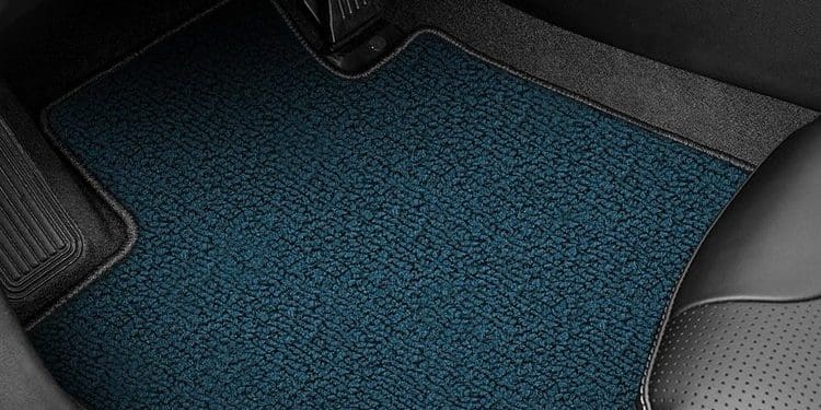 Fitted automotive cabin floor in a vehicle interior